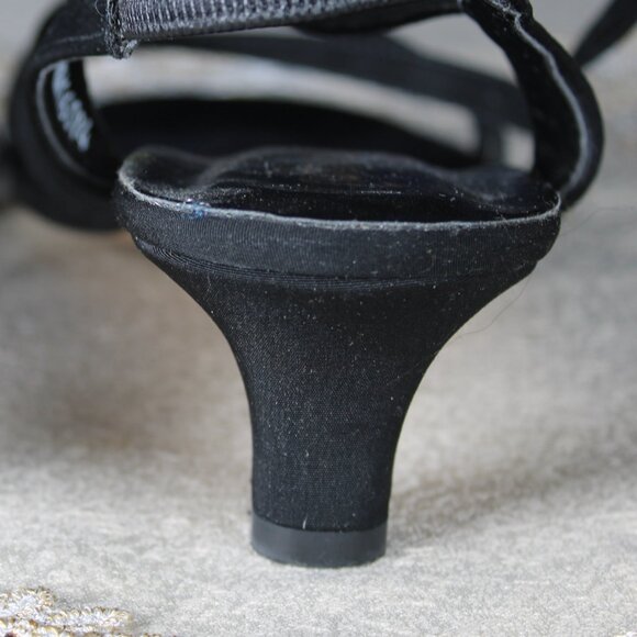 California Magdesians® Black Suede Strappy Sandals Size 9 WW - Picture 4 of 11